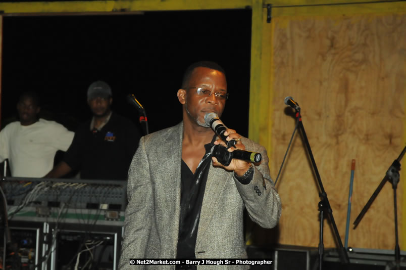 Bunny Wailer & King Yellowman at Bourbon Beach - Monday, February 25, 2008 - Bourbin Beach Restaurant, Bar, Oceanfront Accommodatioins, Live Reggae Music & Disco, Norman Manley Boulevard, Negril, Westmoreland, Jamaica W.I. - Photographs by Net2Market.com - Barry J. Hough Sr, Photographer - Negril Travel Guide, Negril Jamaica WI - http://www.negriltravelguide.com - info@negriltravelguide.com...!