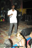 DSC_9076.jpg (76,955 bytes)