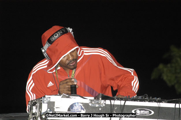 45 Cure's - Cure Fest 2007 - Selector Spin-Off: Sound System Selectors vs. Radio DJ's - Hosted by MC Nuffy, Pier 1, Montego Bay, Jamaica - Saturday, October 13, 2007 - Cure Fest 2007 October 12th-14th, 2007 Presented by Danger Promotions, Iyah Cure Promotions, and Brass Gate Promotions - Alison Young, Publicist - Photographs by Net2Market.com - Barry J. Hough Sr, Photographer - Negril Travel Guide, Negril Jamaica WI - http://www.negriltravelguide.com - info@negriltravelguide.com...!