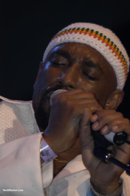 Performances - Air Jamaica Jazz & Blues 2005 - The Art Of Music - Cinnamon Hill Golf Course, Rose Hall, Montego Bay - Negril Travel Guide, Negril Jamaica WI - http://www.negriltravelguide.com - info@negriltravelguide.com...!