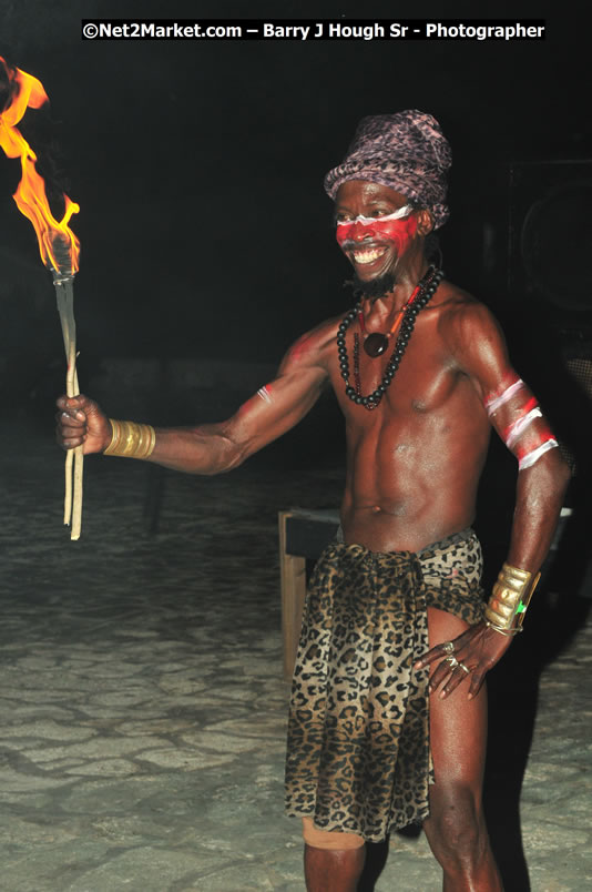 Beenie Man - Live in Concert, plus Hiyah Grade Band @ The Sunset Show @ Negril Escape Resort and Spa, Tuesday, February 3, 2009 - Live Reggae Music at Negril Escape - Tuesday Nights 6:00PM to 10:00 PM - One Love Drive, West End, Negril, Westmoreland, Jamaica W.I. - Photographs by Net2Market.com - Barry J. Hough Sr, Photographer/Photojournalist - The Negril Travel Guide - Negril's and Jamaica's Number One Concert Photography Web Site with over 40,000 Jamaican Concert photographs Published -  Negril Travel Guide, Negril Jamaica WI - http://www.negriltravelguide.com - info@negriltravelguide.com...!