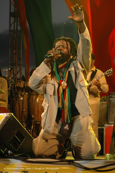 Luciano - Tru Juice Rebel Salute 2006 - Reggae's Premiere Roots Festival - Pre-Show Venue Photos -Port Kaiser Sports Club, Saturday, January 14, 2006 - Negril Travel Guide, Negril Jamaica WI - http://www.negriltravelguide.com - info@negriltravelguide.com...!