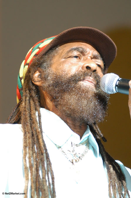 John Holt - Red Stripe Reggae Sumfest 2005 - Rockers Night - July 20th, 2005 - Negril Travel Guide, Negril Jamaica WI - http://www.negriltravelguide.com - info@negriltravelguide.com...!