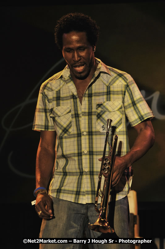 Beres Hammond @ Red Stripe Reggae Sumfest 2008 International Night 2, Catherine Hall, Montego Bay - Saturday, July 19, 2008 - Reggae Sumfest 2008 July 13 - July 19, 2008 - Photographs by Net2Market.com - Barry J. Hough Sr. Photojournalist/Photograper - Photographs taken with a Nikon D300 - Negril Travel Guide, Negril Jamaica WI - http://www.negriltravelguide.com - info@negriltravelguide.com...!