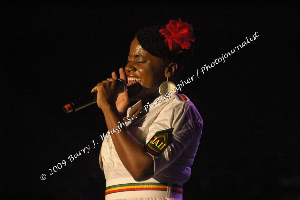 Etana @ Reggae Sumfest 2009 - International Night 2 - Reggae Sumfest 2009,Catherine Hall, Montego Bay, St. James, Jamaica W.I. - Saturday, July 25, 2009 - Reggae Sumfest 2009, July 19 - 25, 2009 - Photographs by Net2Market.com - Barry J. Hough Sr. Photojournalist/Photograper - Photographs taken with a Nikon D70, D100, or D300 - Negril Travel Guide, Negril Jamaica WI - http://www.negriltravelguide.com - info@negriltravelguide.com...!