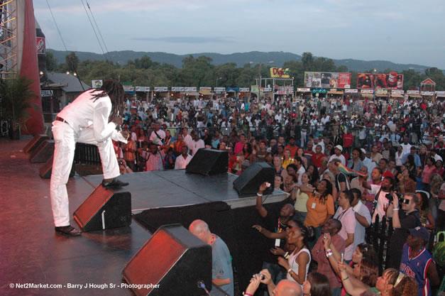 Buju Banton - Red Stripe Reggae Sumfest 2006 - The Summit - Jamaica's Greatest, The World's Best - Saturday, July 22, 2006 - Montego Bay, Jamaica - Negril Travel Guide, Negril Jamaica WI - http://www.negriltravelguide.com - info@negriltravelguide.com...!