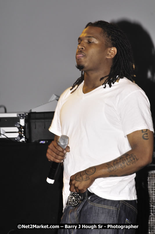 T - Pain @ Reggae Sumfest 2008 International Night 2, Catherine Hall, Montego Bay - Saturday, July 19, 2008 - Reggae Sumfest 2008 July 13 - July 19, 2008 - Photographs by Net2Market.com - Barry J. Hough Sr. Photojournalist/Photograper - Photographs taken with a Nikon D300 - Negril Travel Guide, Negril Jamaica WI - http://www.negriltravelguide.com - info@negriltravelguide.com...!