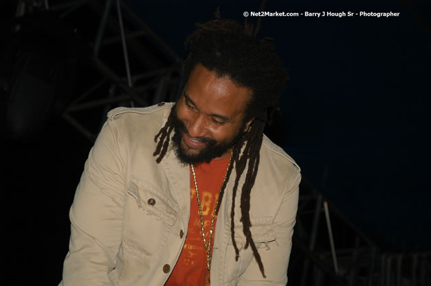 The Marley Brother's - Damian, Stephen, Julian, and Kimani - Smile Jamaica, Nine Miles, St Anns, Jamaica - Saturday, February 10, 2007 - The Smile Jamaica Concert, a symbolic homecoming in Bob Marley's birthplace of Nine Miles - Negril Travel Guide, Negril Jamaica WI - http://www.negriltravelguide.com - info@negriltravelguide.com...!